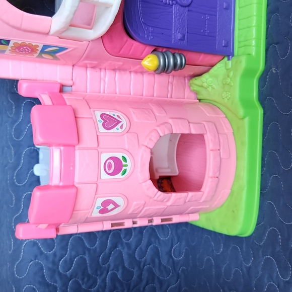 Vintage Fisher-Price Little People Castle - Picture 4 of 9